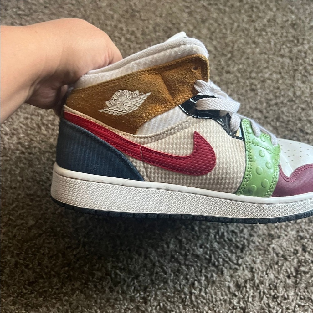 Nike White and Red Sneakers Classic Design